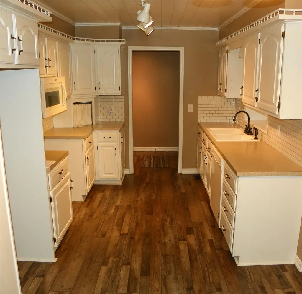 2646 S Pattie Avenue Wichita KS 67216-1242