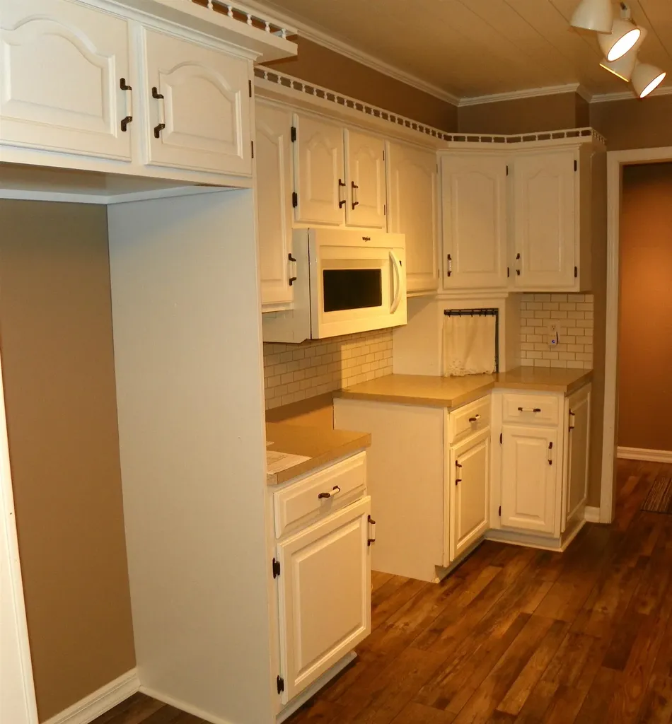 2646 S Pattie Avenue Wichita KS 67216-1242