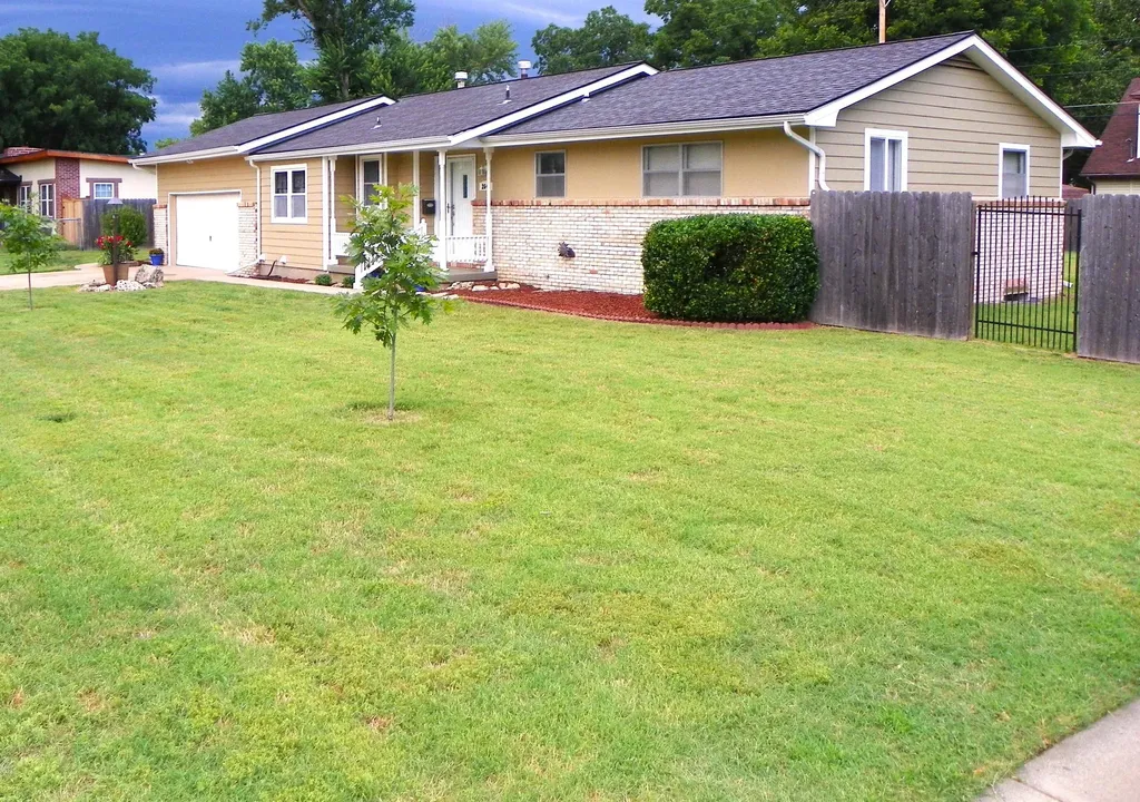 2646 S Pattie Avenue Wichita KS 67216-1242