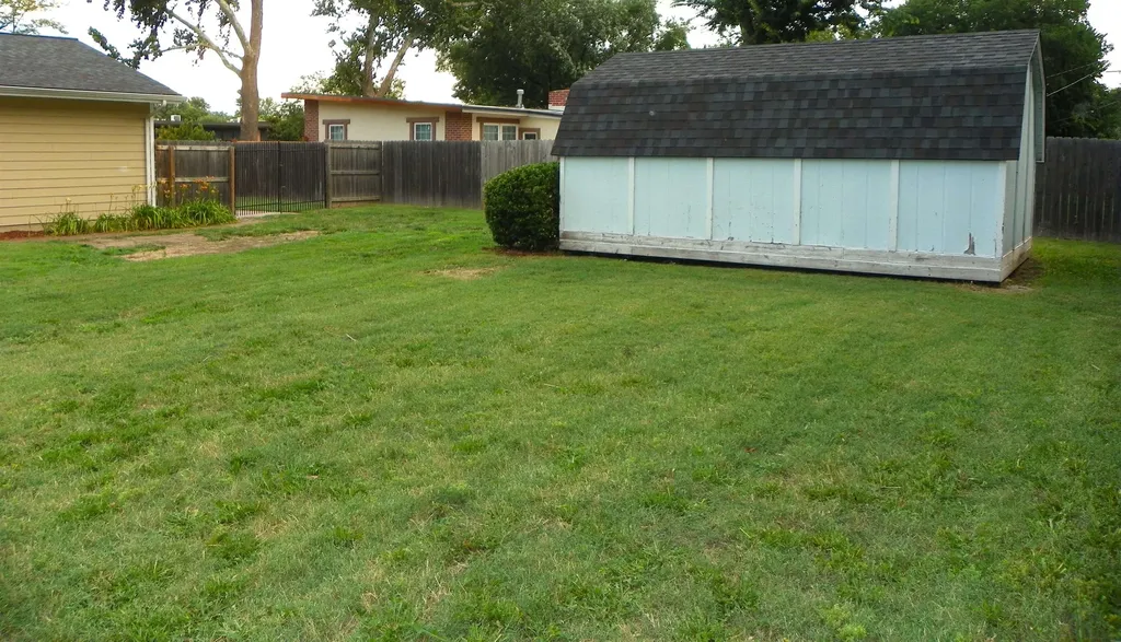 2646 S Pattie Avenue Wichita KS 67216-1242