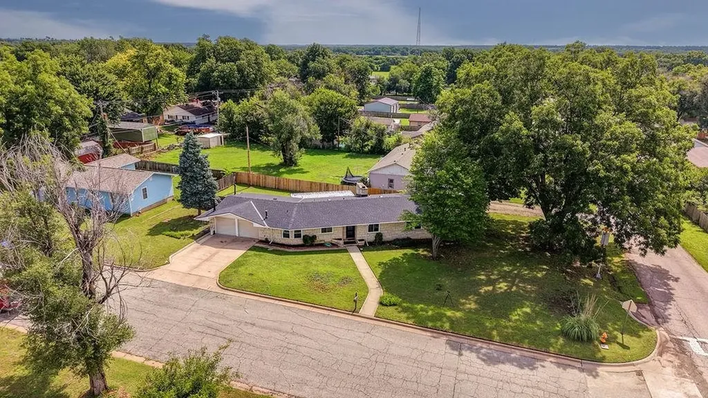 102 Highland Drive Arkansas City KS 67005