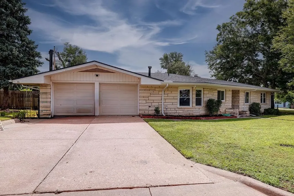 102 Highland Drive Arkansas City KS 67005