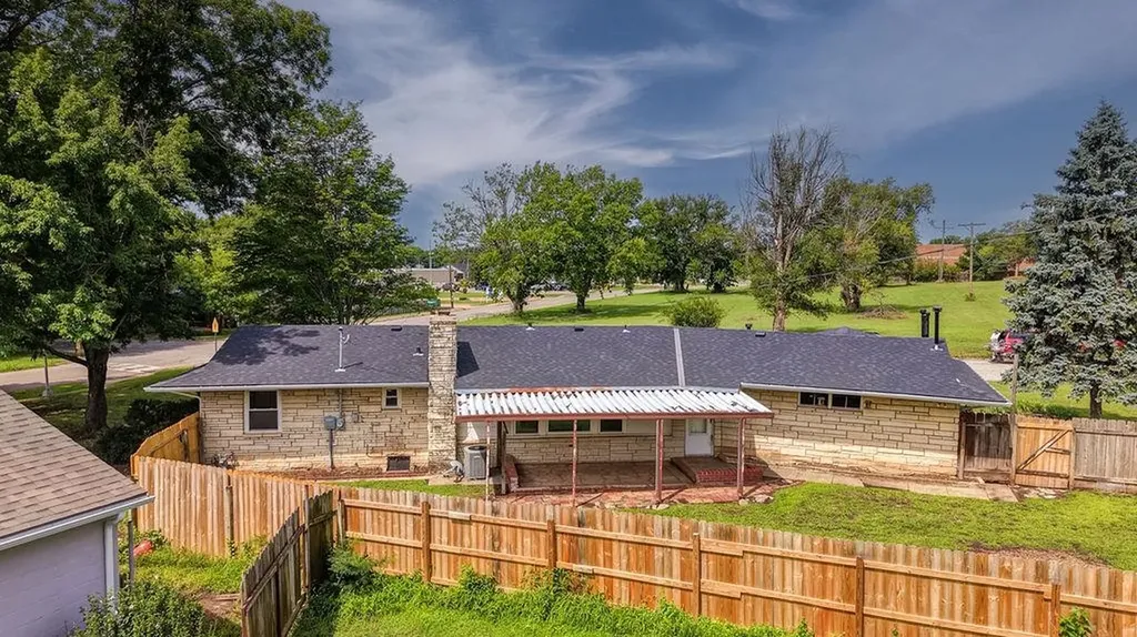 102 Highland Drive Arkansas City KS 67005