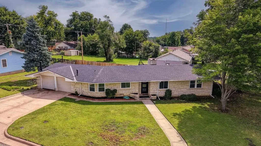 102 Highland Drive Arkansas City KS 67005