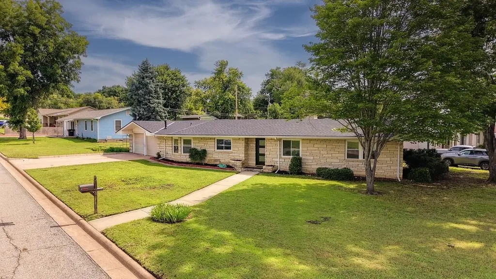 102 Highland Drive Arkansas City KS 67005