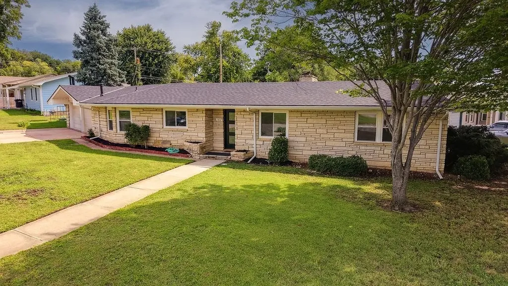 102 Highland Drive Arkansas City KS 67005