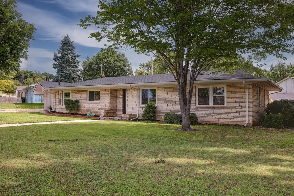 102 Highland Drive Arkansas City KS 67005