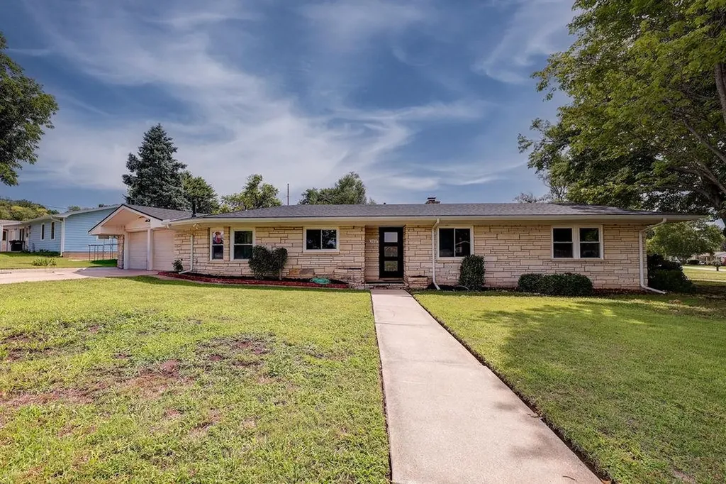 102 Highland Drive Arkansas City KS 67005