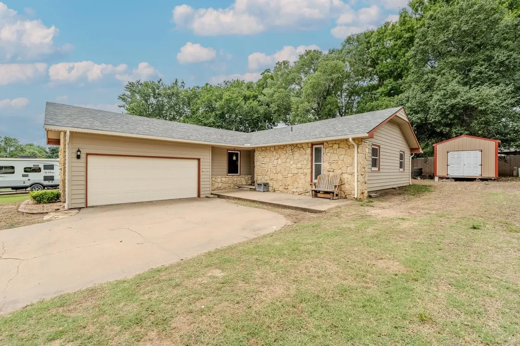 1003 Highland Drive Arkansas City KS 67005