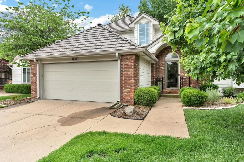 8909 E Bradford Circle Wichita KS 67206