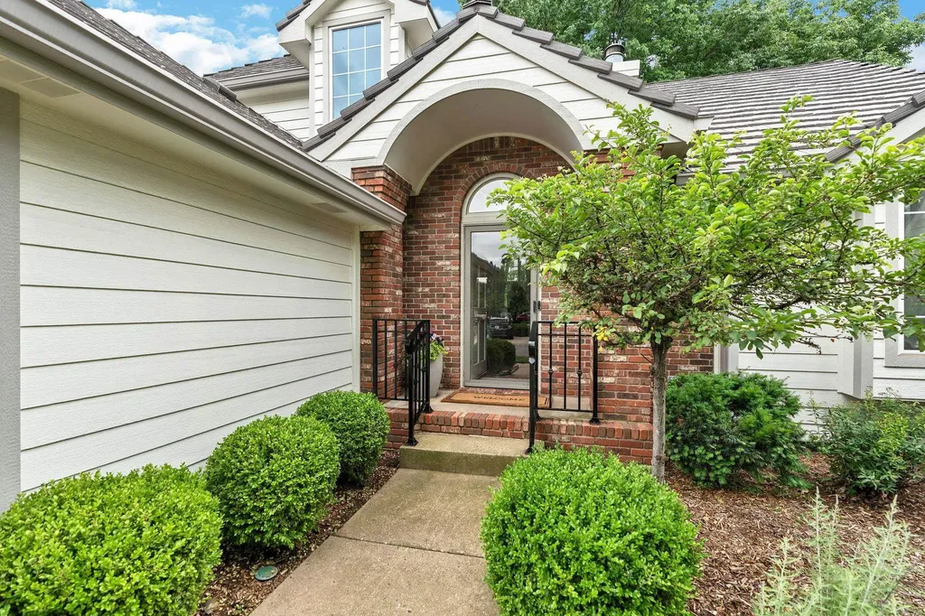 8909 E Bradford Circle Wichita KS 67206