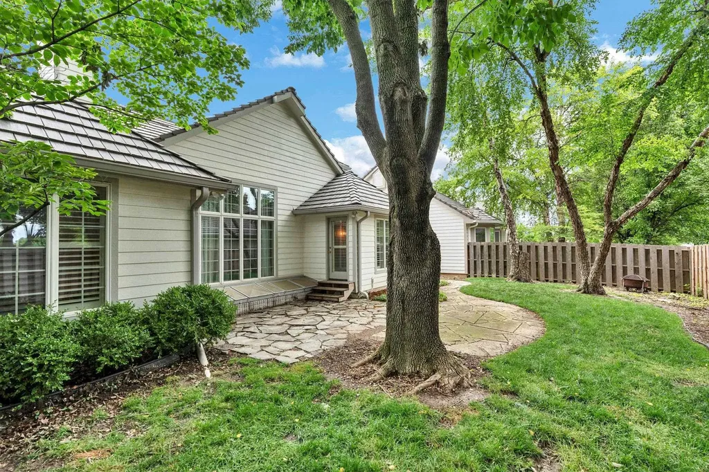 8909 E Bradford Circle Wichita KS 67206