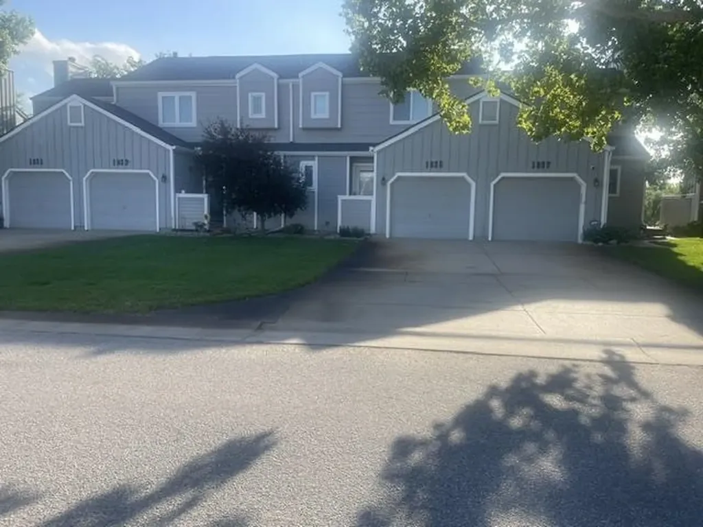 1037 N Lakewind Wichita KS 67212