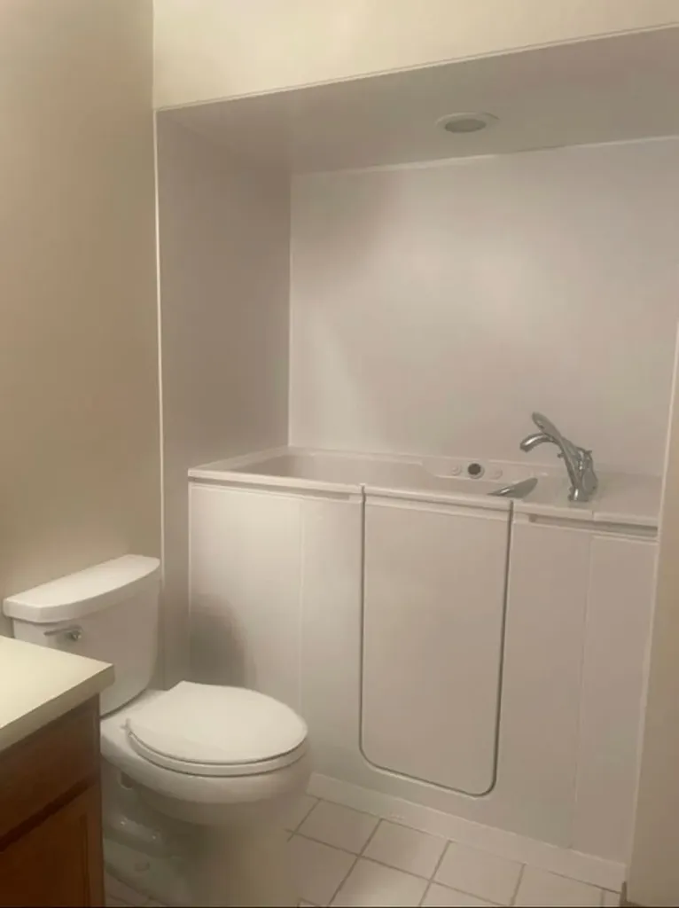 1037 N Lakewind Wichita KS 67212