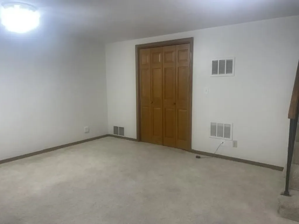 1037 N Lakewind Wichita KS 67212