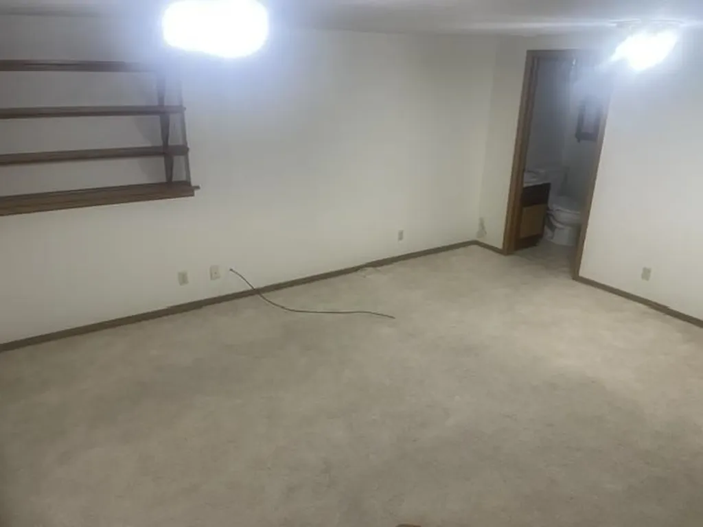 1037 N Lakewind Wichita KS 67212