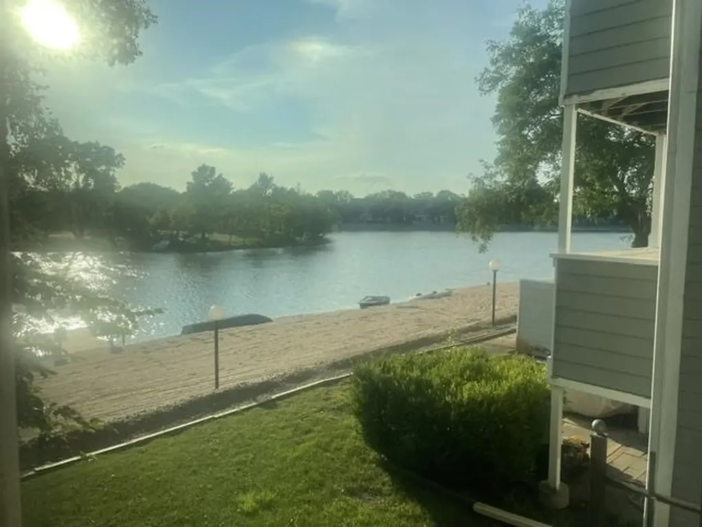 1037 N Lakewind Wichita KS 67212