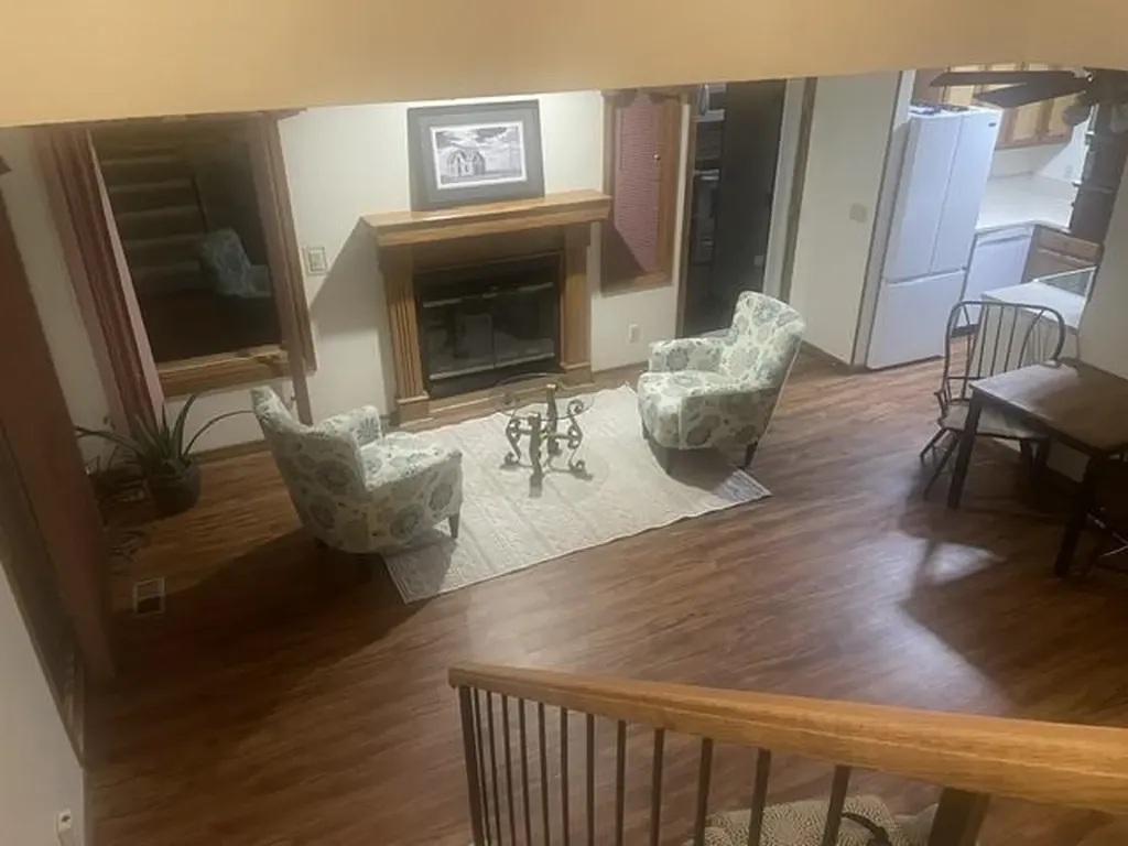 1037 N Lakewind Wichita KS 67212