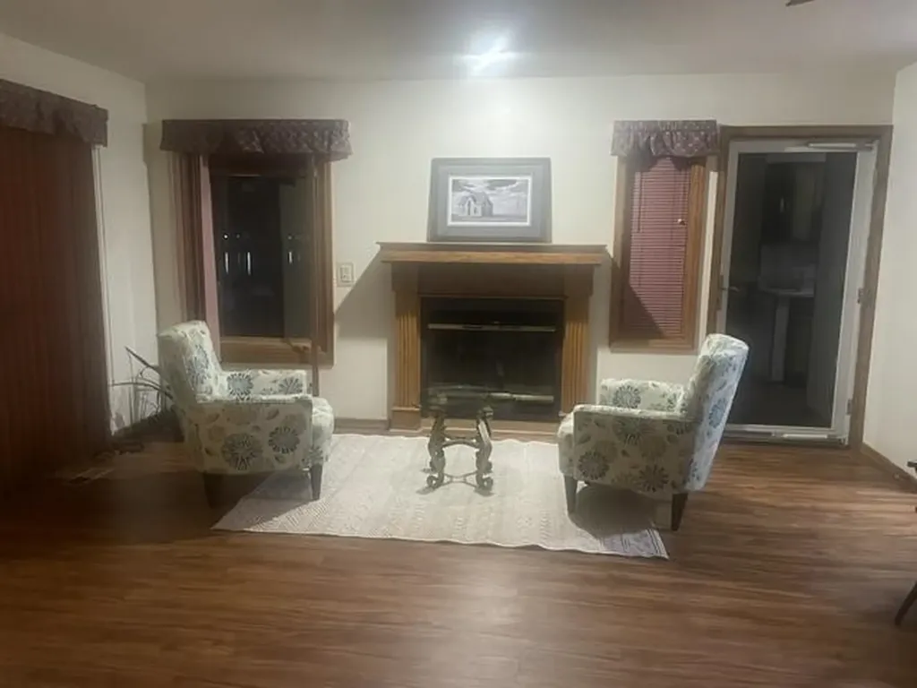 1037 N Lakewind Wichita KS 67212