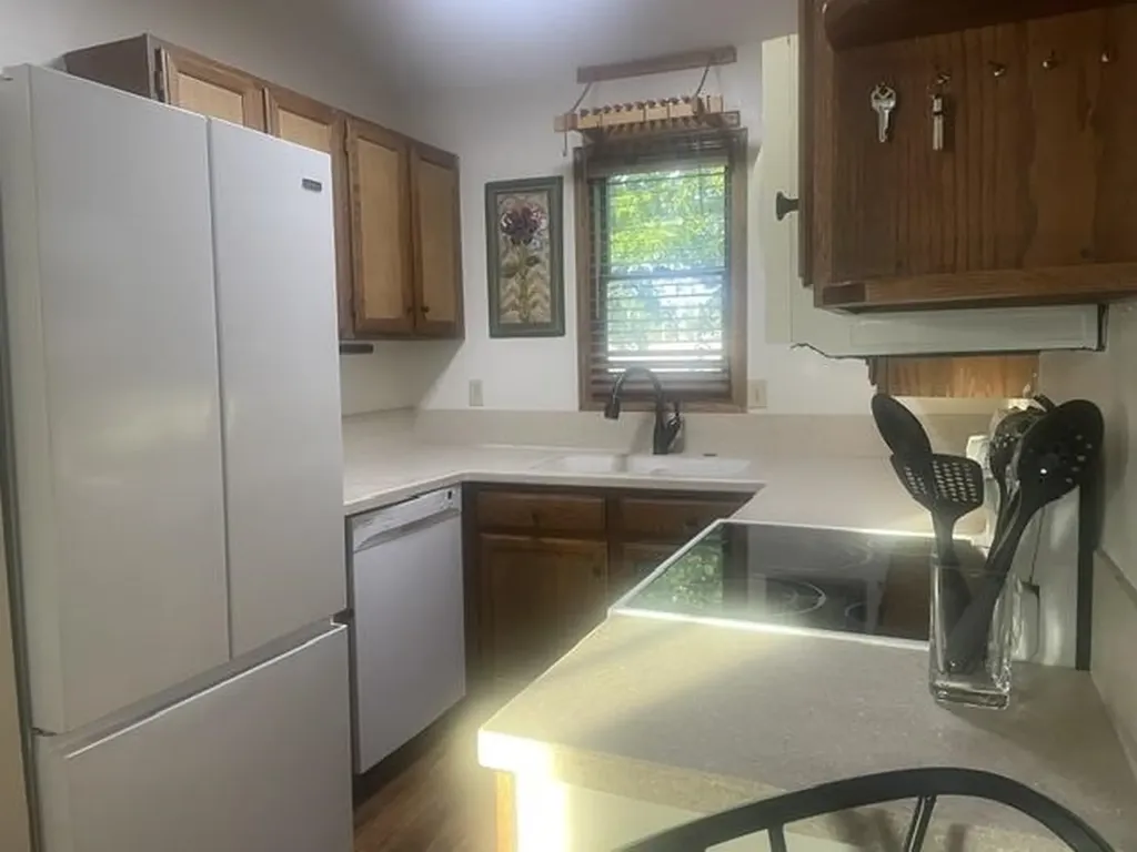 1037 N Lakewind Wichita KS 67212