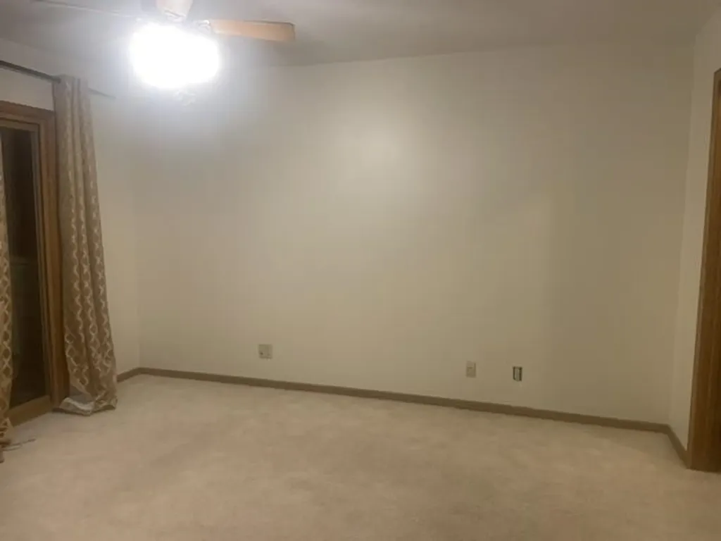 1037 N Lakewind Wichita KS 67212