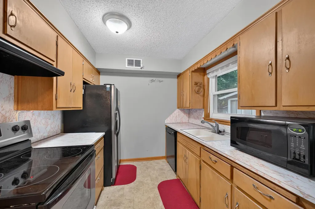 2218 S Elpyco Wichita KS 67218
