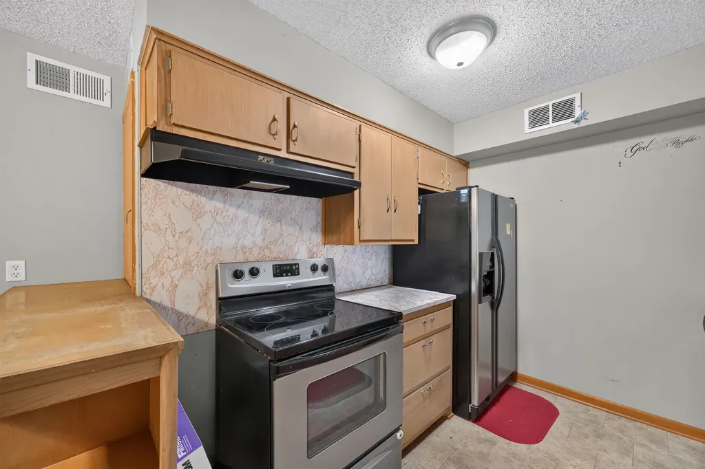 2218 S Elpyco Wichita KS 67218