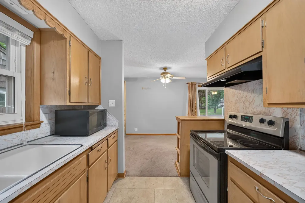 2218 S Elpyco Wichita KS 67218