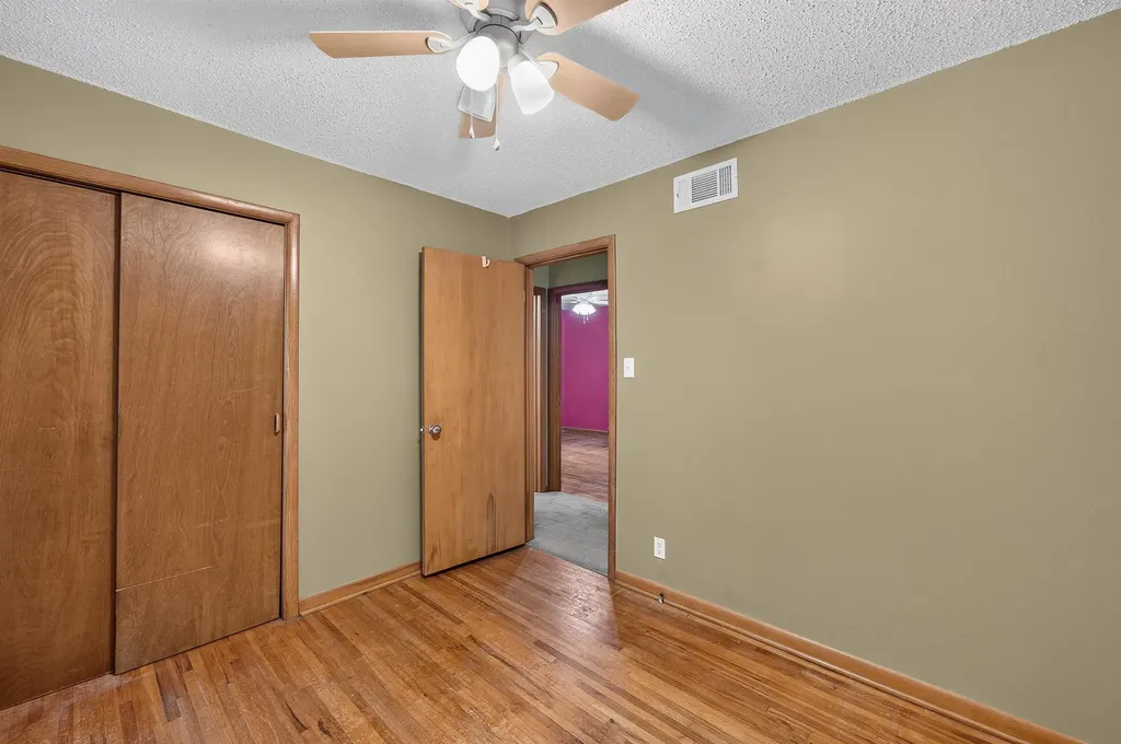 2218 S Elpyco Wichita KS 67218