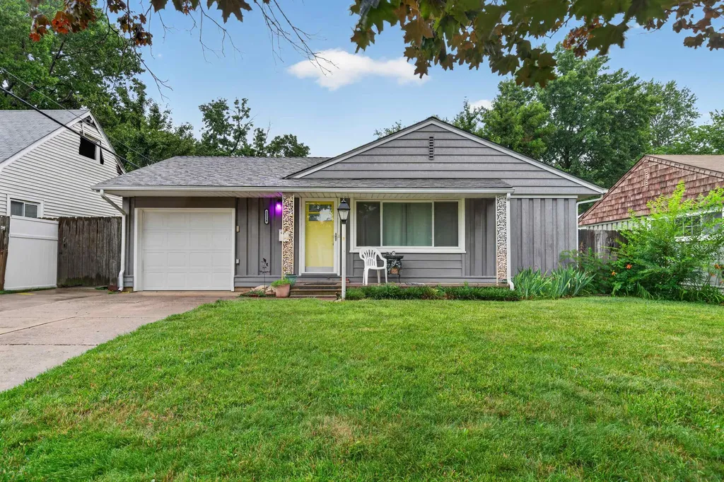2218 S Elpyco Wichita KS 67218