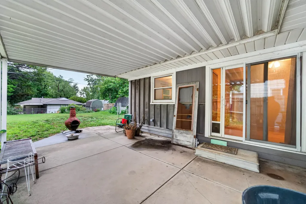 2218 S Elpyco Wichita KS 67218