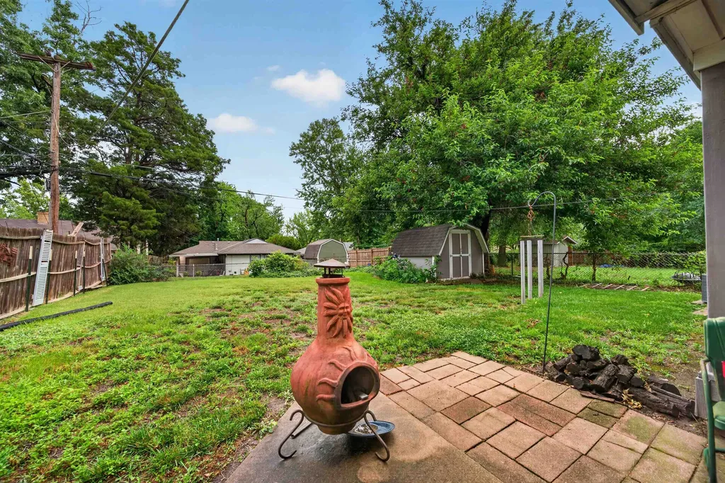 2218 S Elpyco Wichita KS 67218