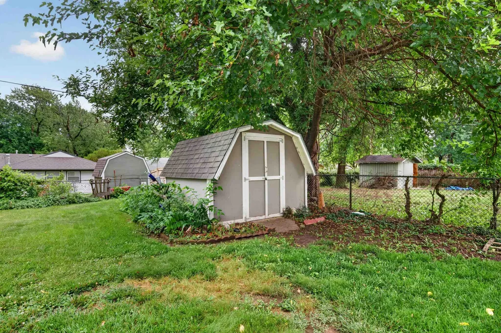 2218 S Elpyco Wichita KS 67218