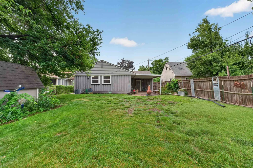 2218 S Elpyco Wichita KS 67218