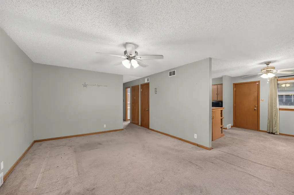 2218 S Elpyco Wichita KS 67218
