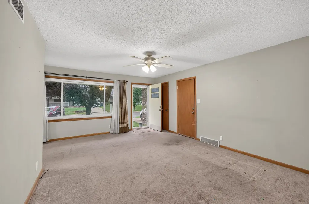 2218 S Elpyco Wichita KS 67218