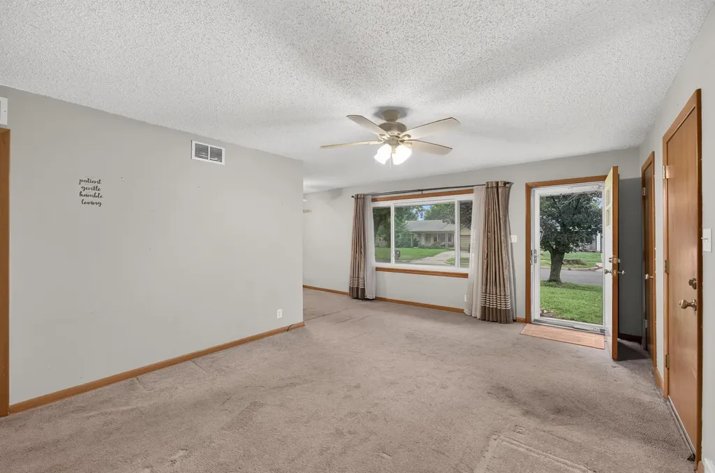 2218 S Elpyco Wichita KS 67218