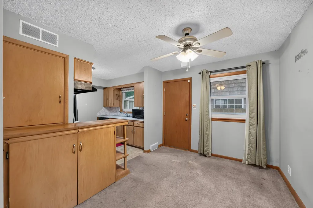 2218 S Elpyco Wichita KS 67218