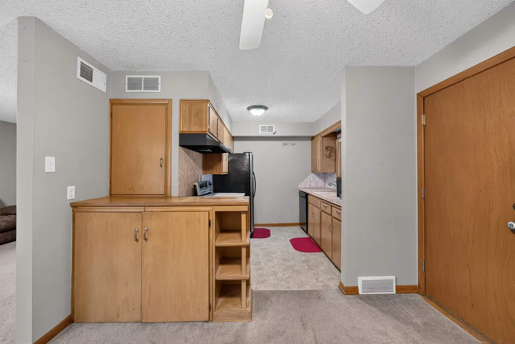 2218 S Elpyco Wichita KS 67218