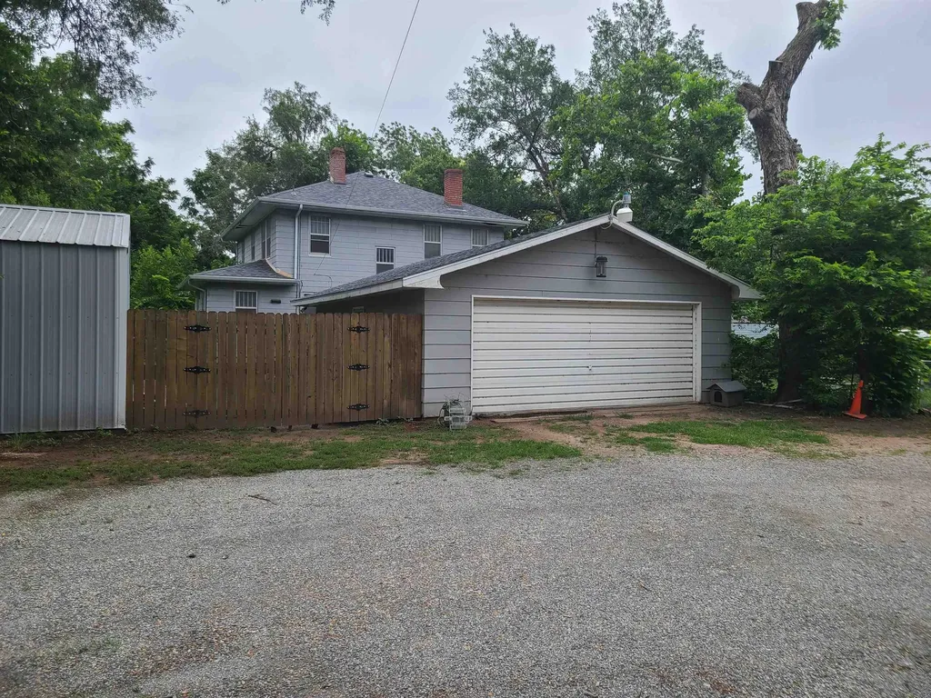 826 W 49th Street N Wichita KS 67204-2817