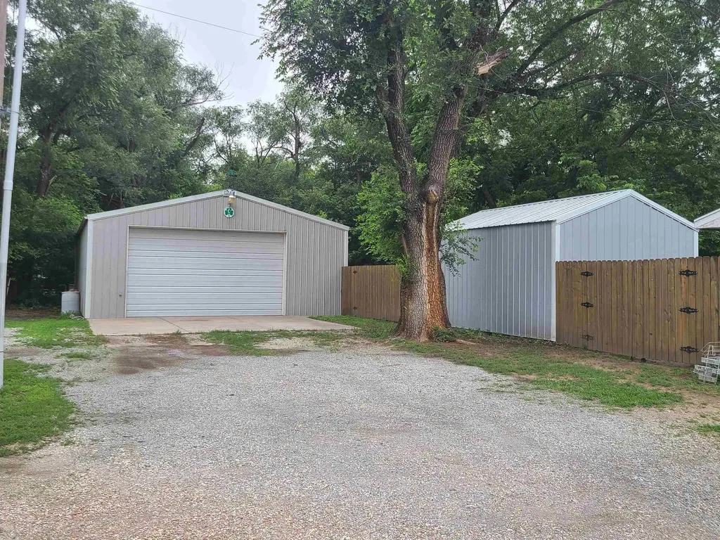 826 W 49th Street N Wichita KS 67204-2817
