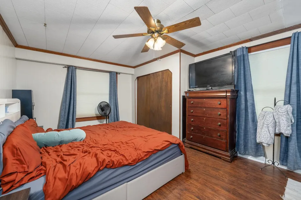 519 N C Wellington KS 67152