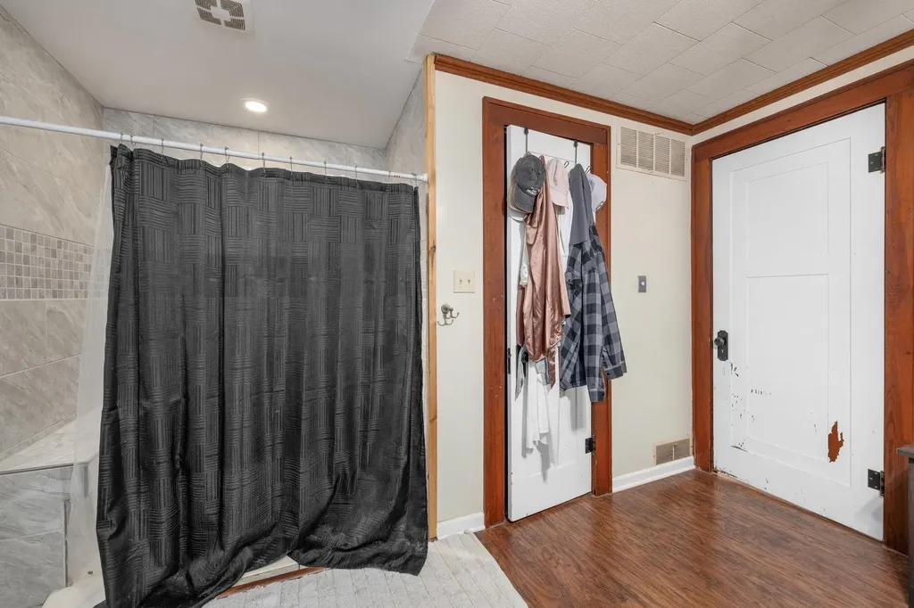 519 N C Wellington KS 67152