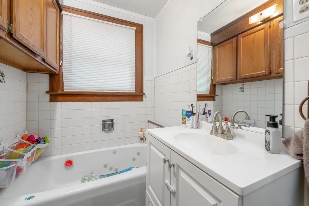 519 N C Wellington KS 67152