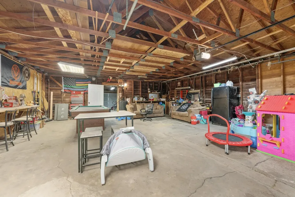 519 N C Wellington KS 67152