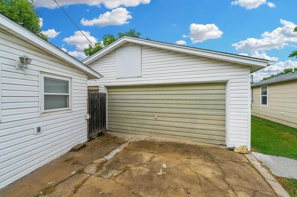 519 N C Wellington KS 67152
