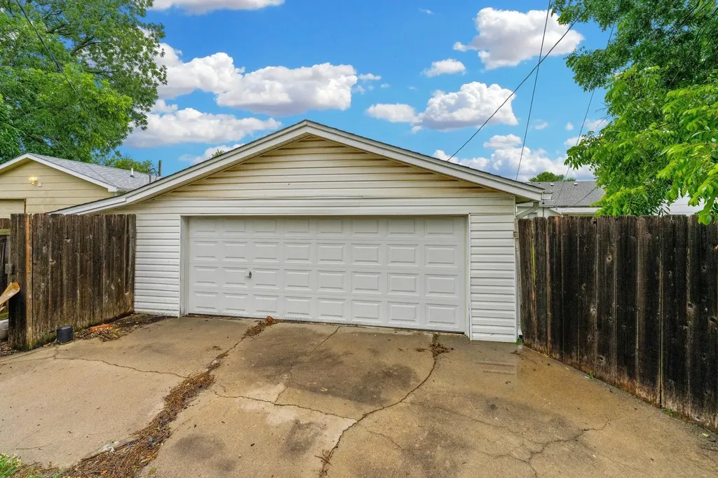 519 N C Wellington KS 67152