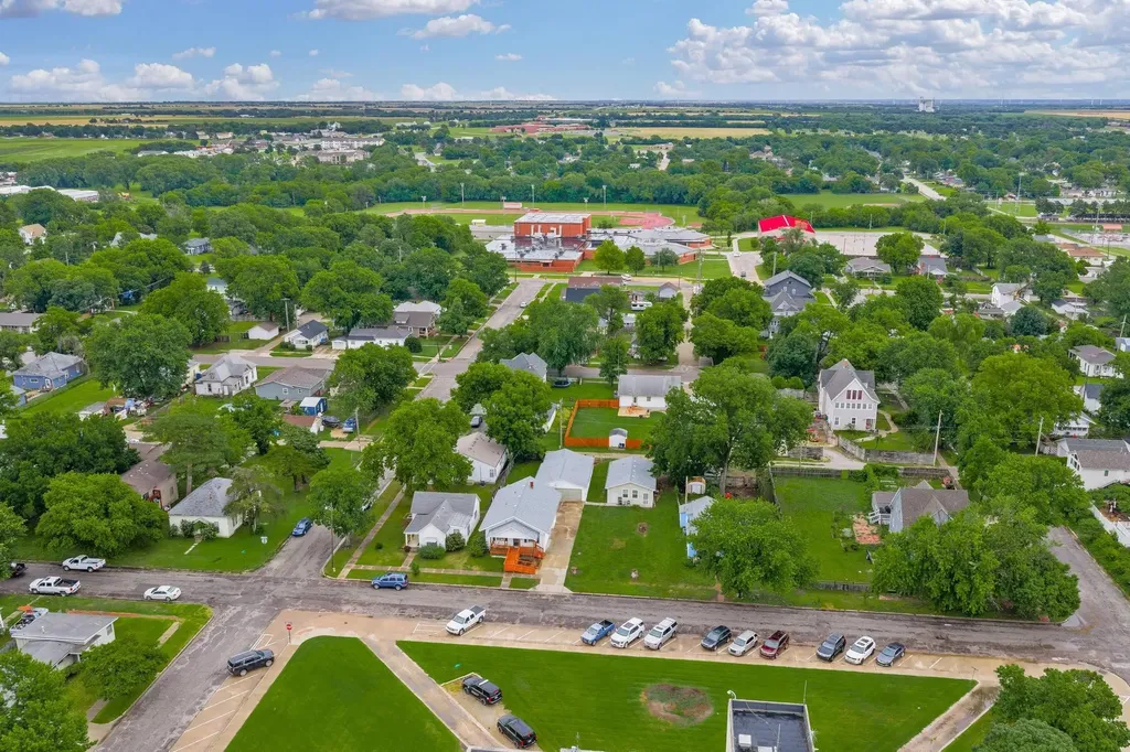 519 N C Wellington KS 67152
