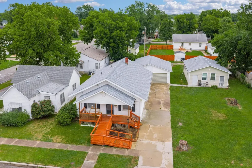 519 N C Wellington KS 67152