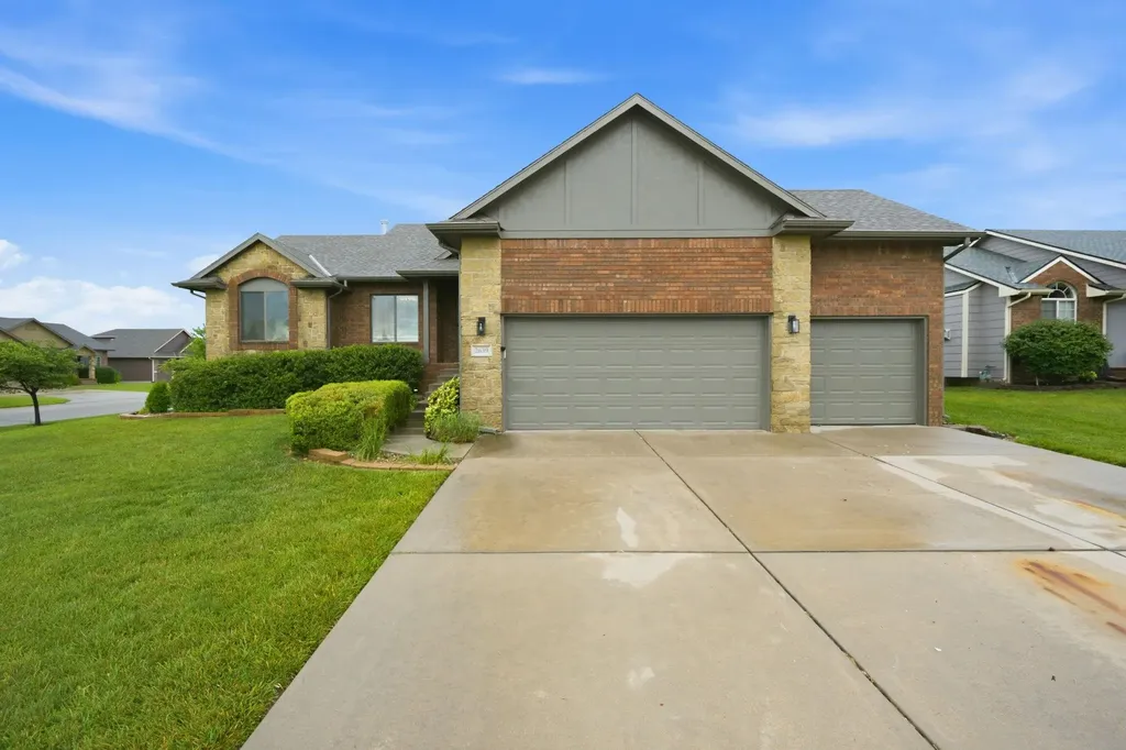 2639 N Woodridge Wichita KS 67226